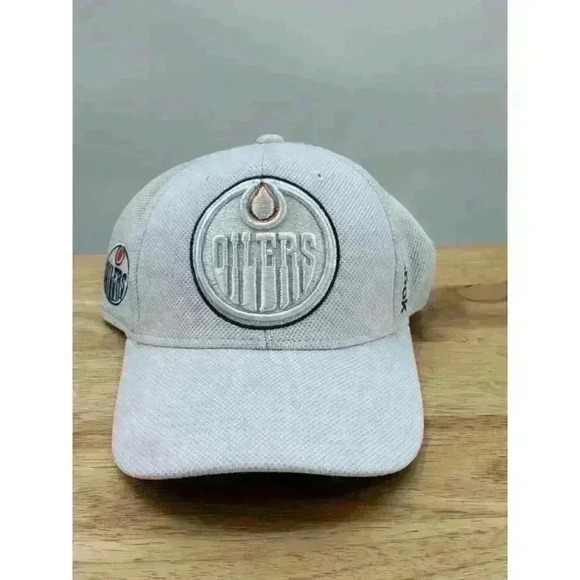 Reebok Edmonton Oilers NHL Hat White S/M Fitted Cap Center Ice Collection - Picture 1 of 6